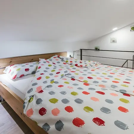 Blue Door - Studio Apartment