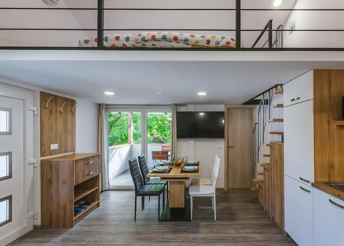 Blue Door - Studio לאסצה