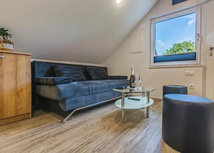 Blue Door - Studio * לאסצה